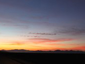 砂漠のアンデスに沈む夕日