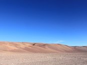カルデラの砂漠平原